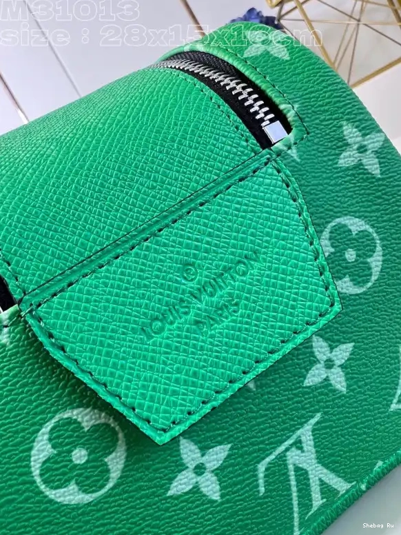 VUITTON LOUIS KIT -28*15*16.5CM DOPP 0515
